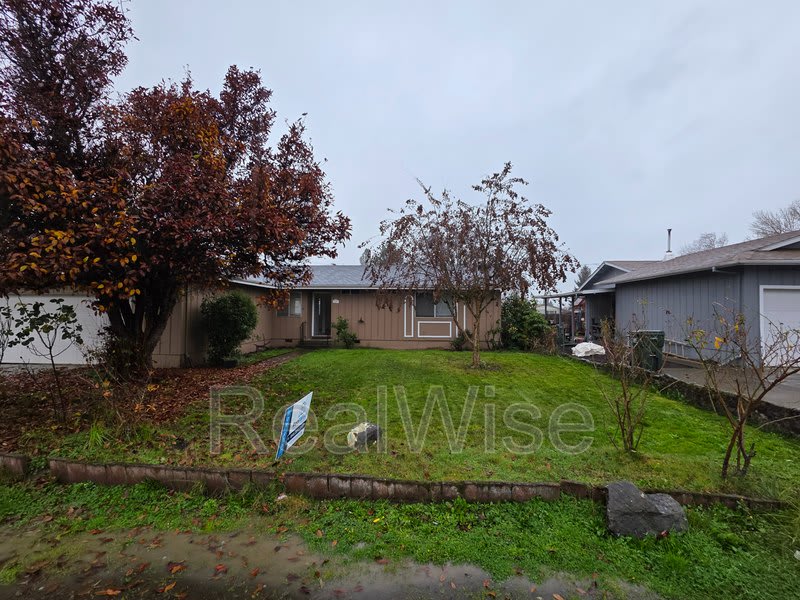 231 Hawthorne St – photo 1 of 28