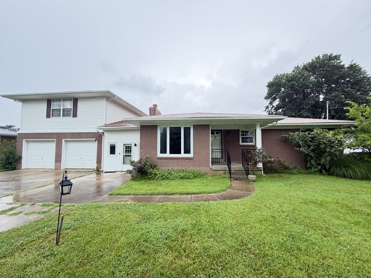 Lovely 4 Bedroom and 3 Bath House! – photo 1