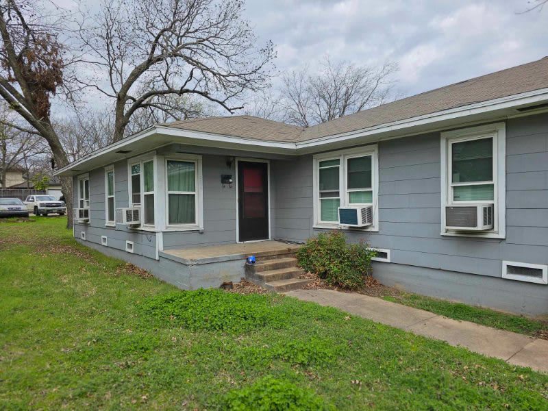 1306 N Travis St – photo 1