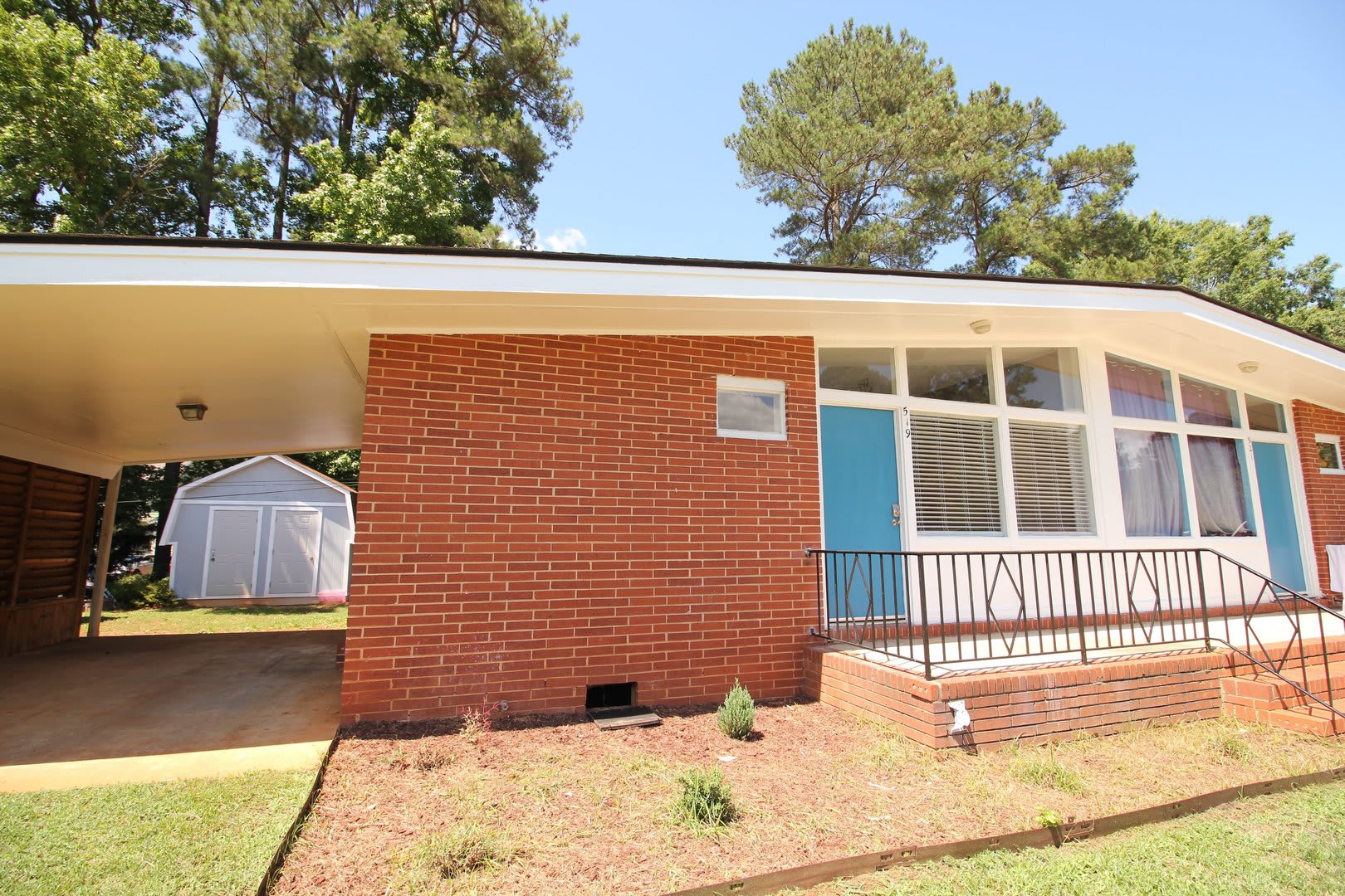 Beautiful 2 Bedroom, 1 Bath home is West Raleigh! Pet Friendly – photo 1