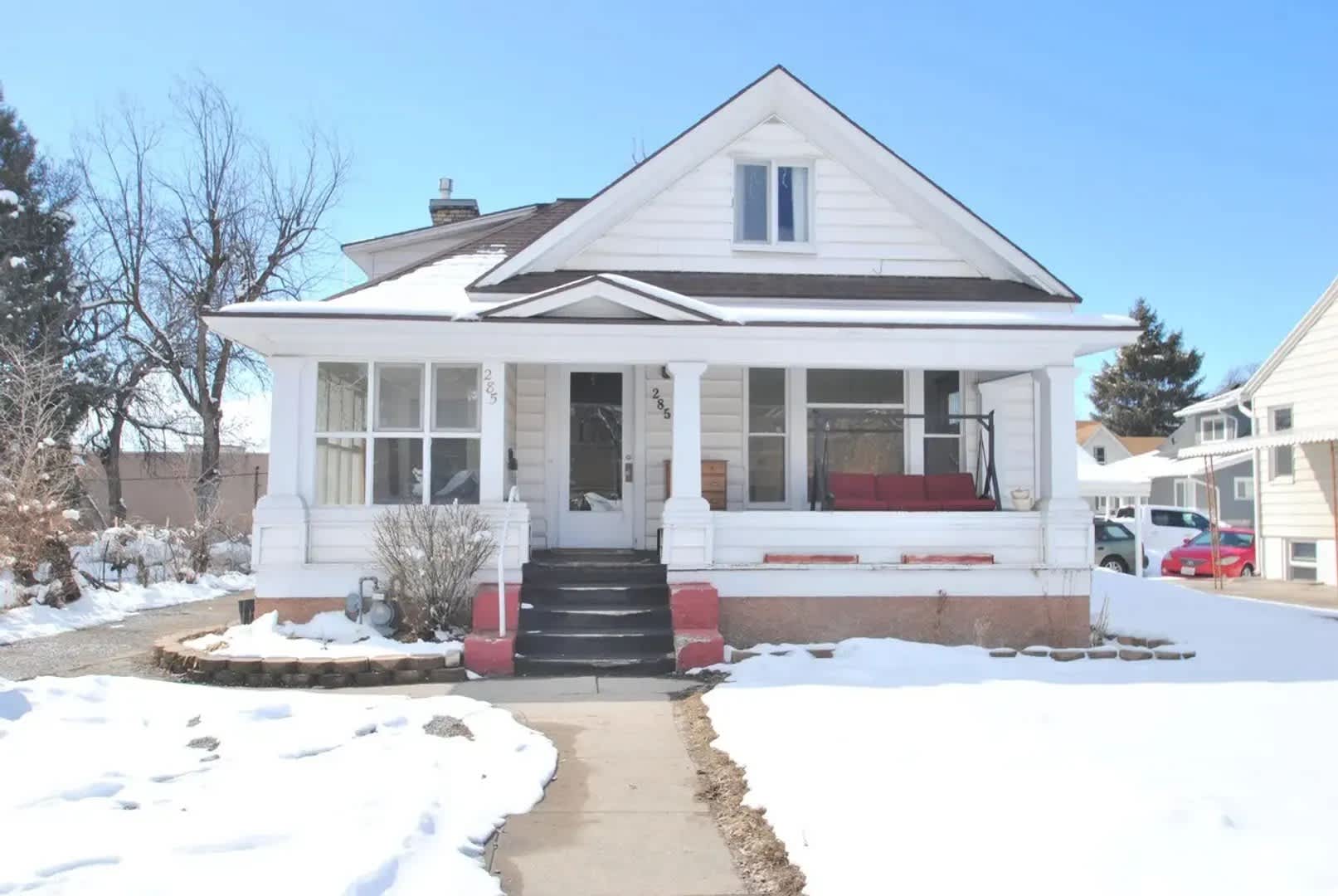 Charming 4 bedroom house. Available in September! pet friendly! – photo 1