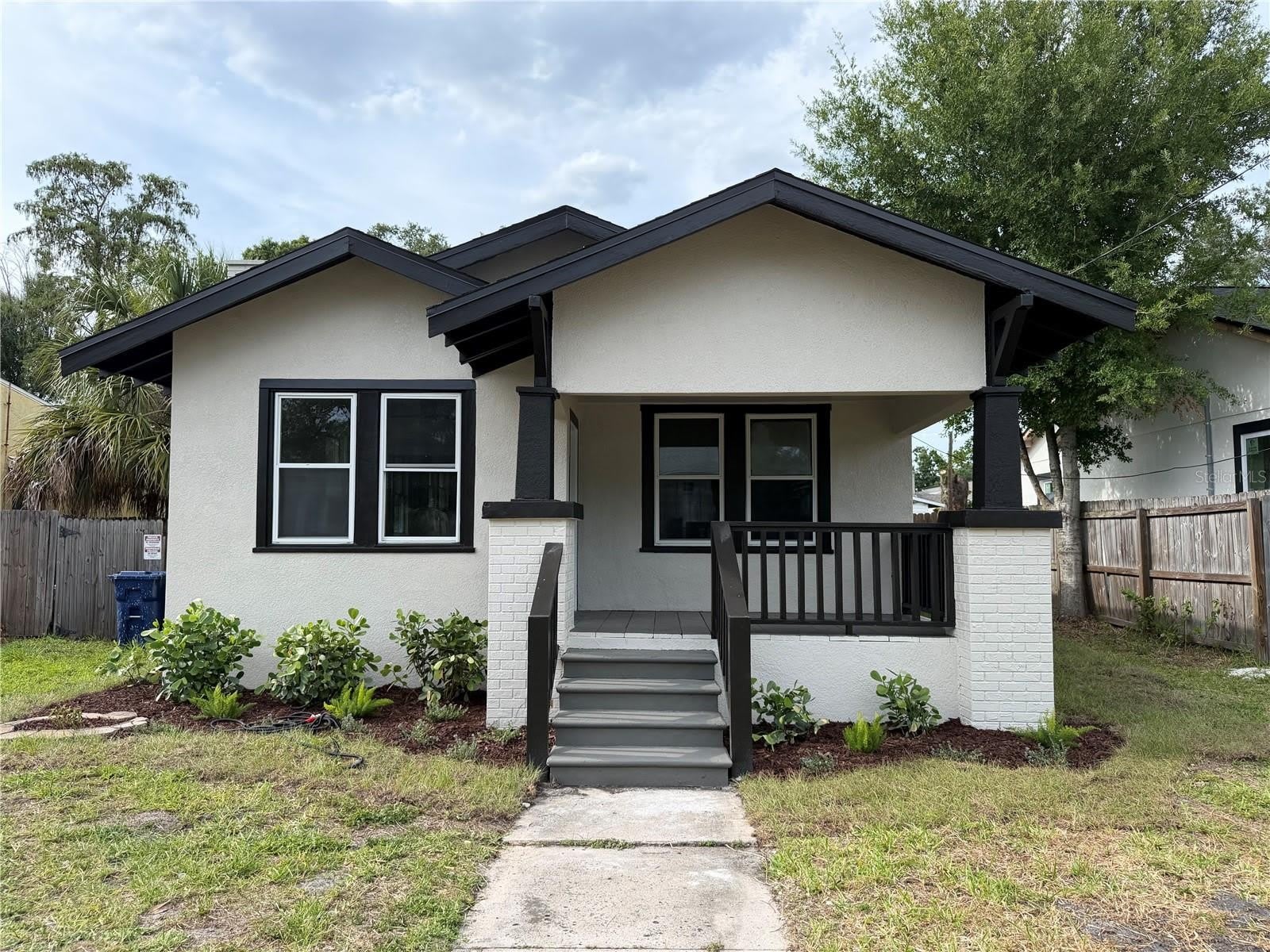 919 W Plymouth Street – photo 1