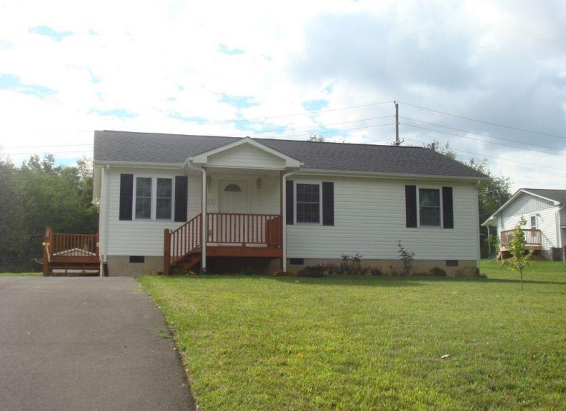 Beautiful Three Bedroom Two Full Bathroom Home Available In Radford – photo 1