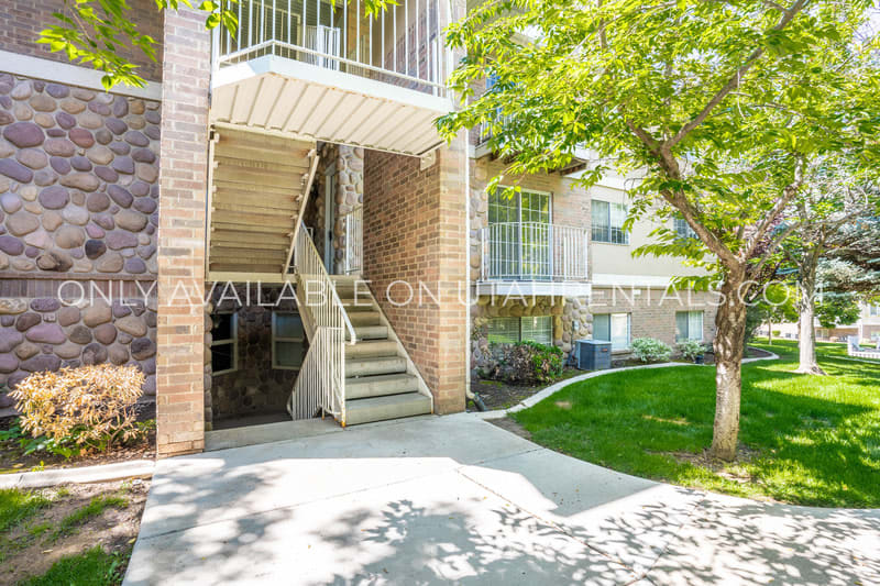 1214 W 1380 N – photo 1