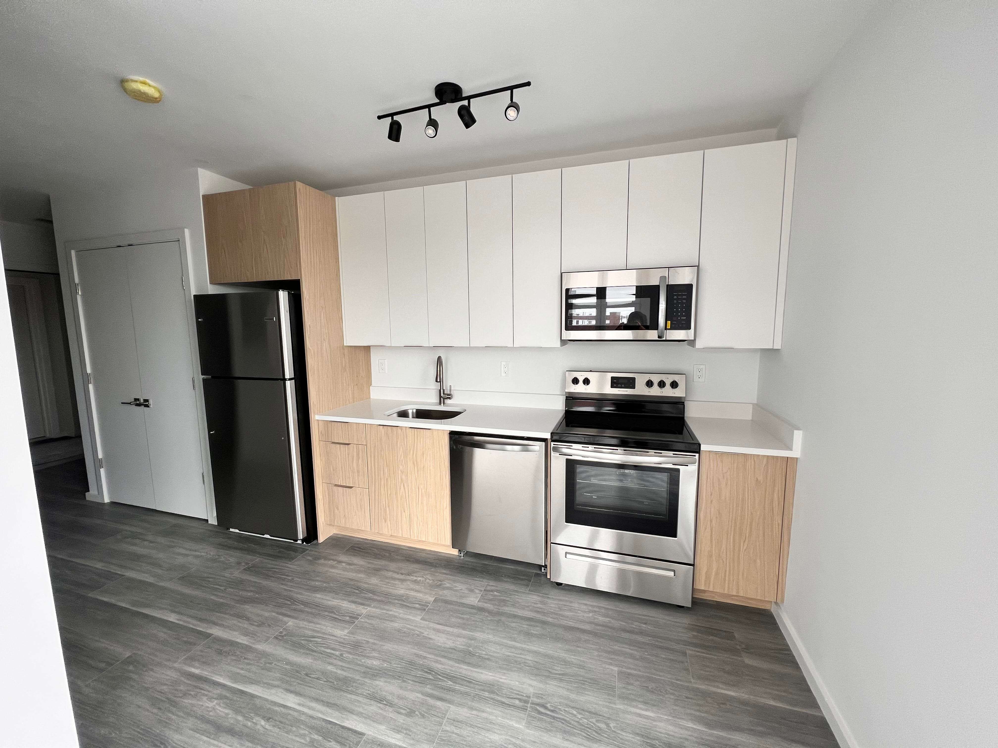 160 Middlesex Street – photo 1