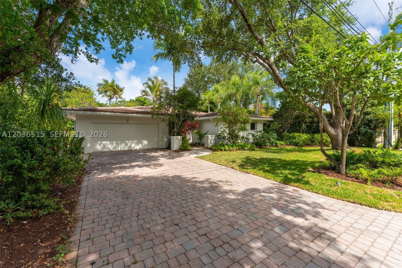 7711 SW 47th Ave – photo 1 of 26
