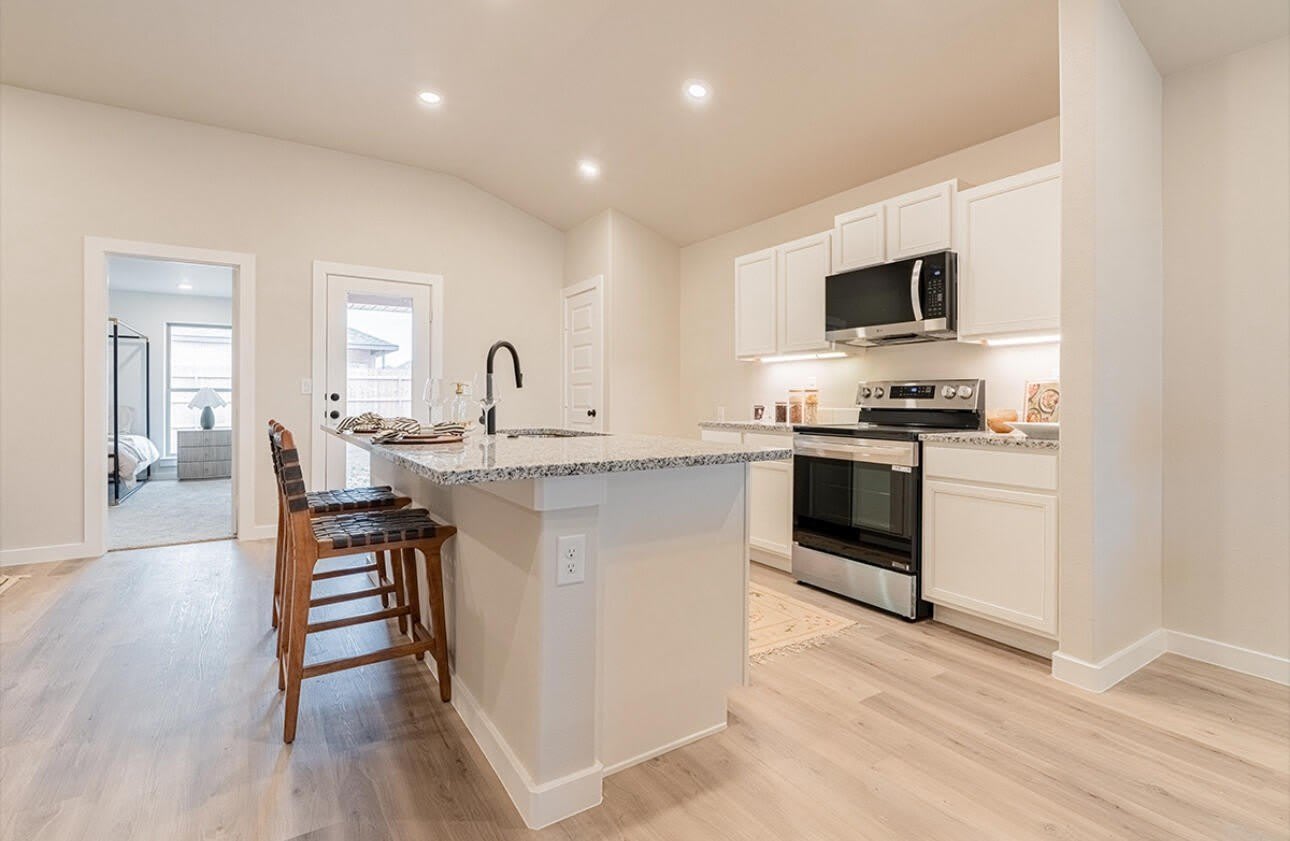 5550 Auburn Street – photo 1