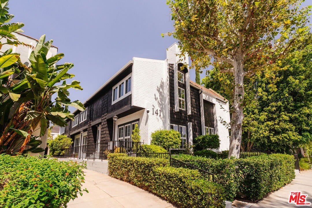 141 N Clark Dr – photo 1 of 20