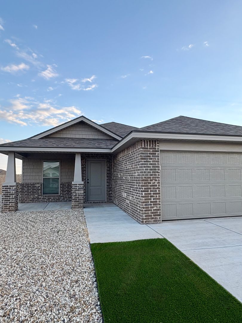 999 First Month S Rent Special – photo 1