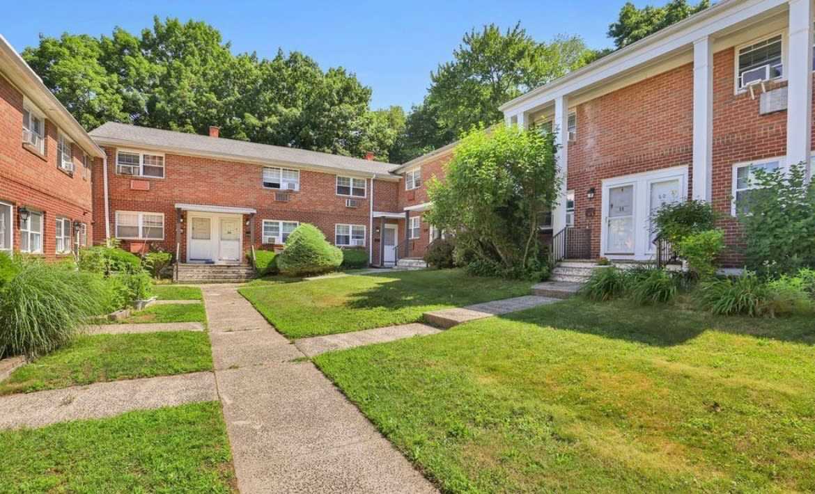 24 Woodward Ave – photo 1