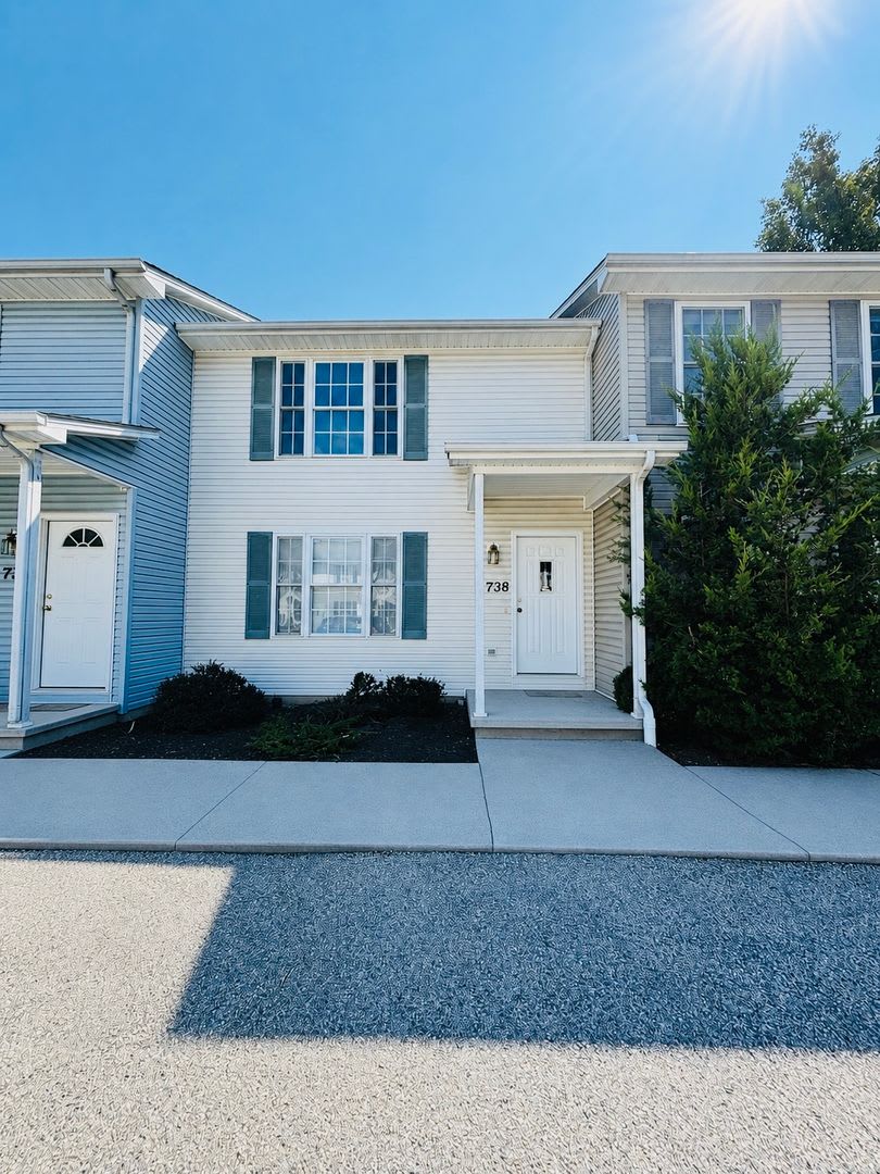 2 Bedroom 2 5 Bath Townhouse – photo 1