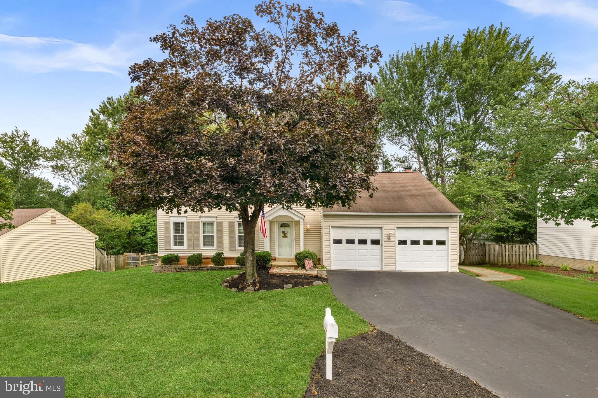 10163 YORKTOWN Way – photo 1 of 49