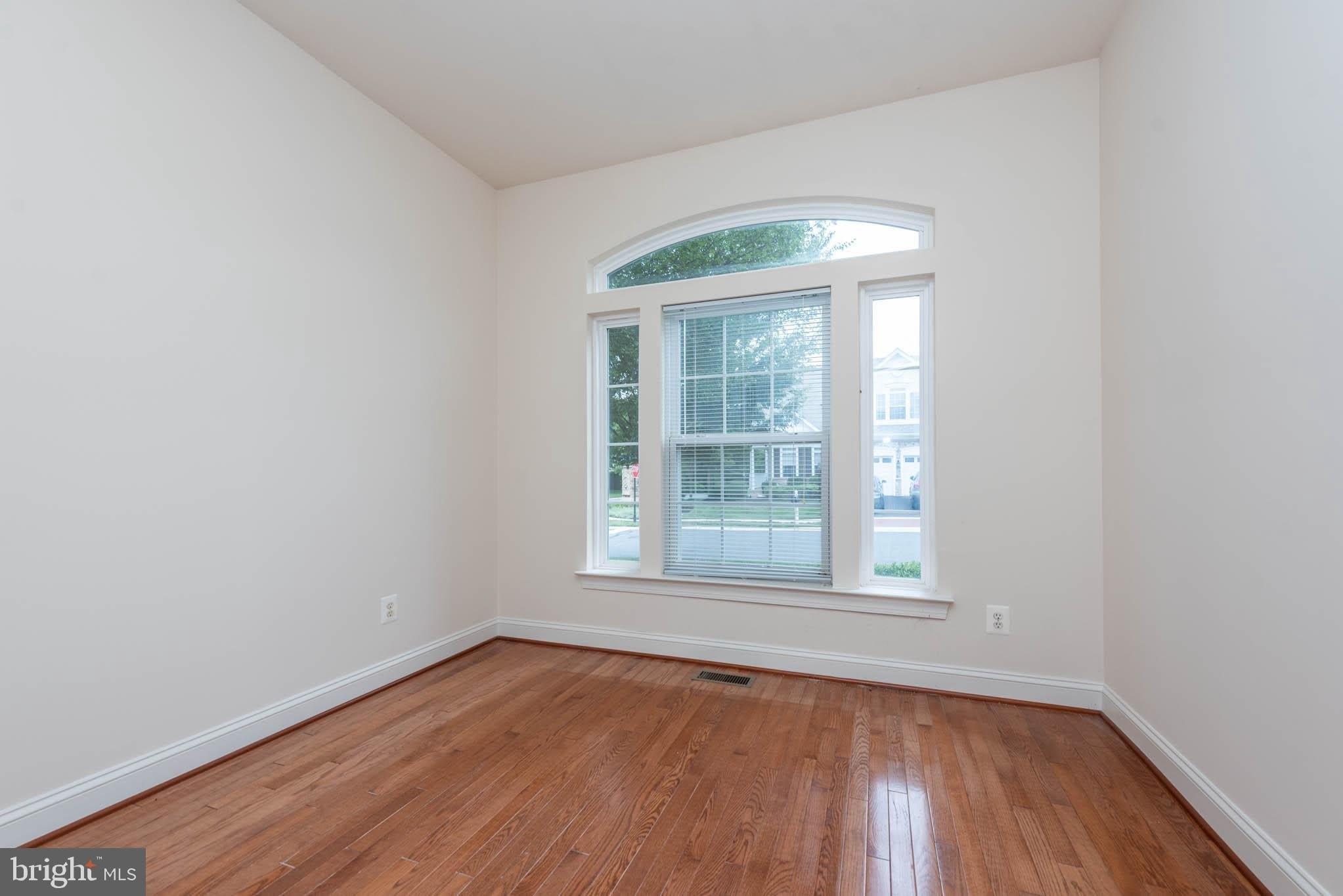 200 SMARTY JONES Terrace – photo 1 of 54
