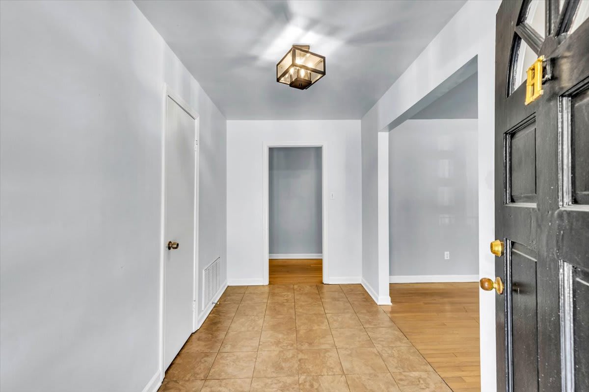 317 Kensington Drive – photo 1