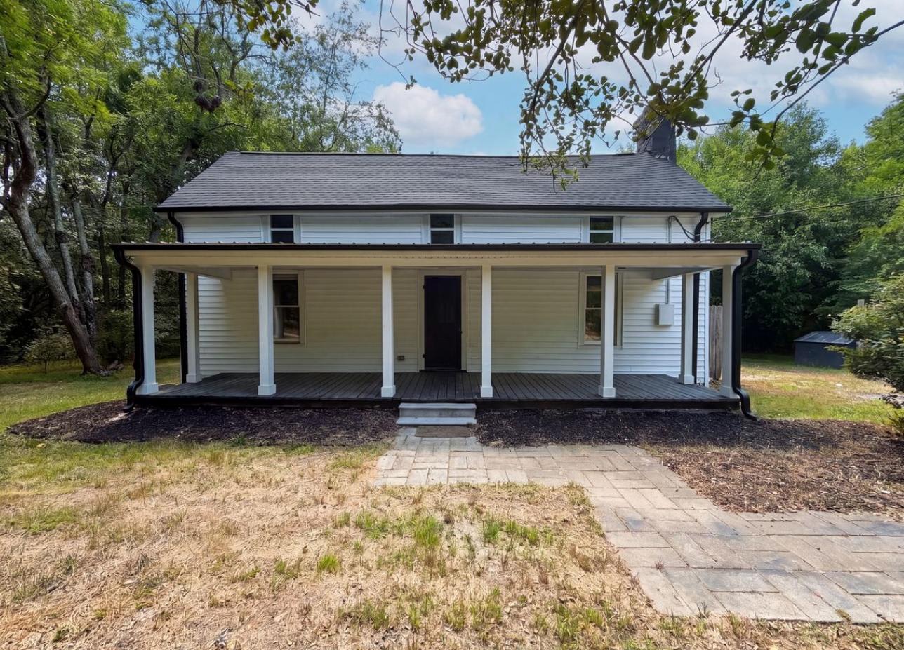 571 Winston St – photo 1 of 15