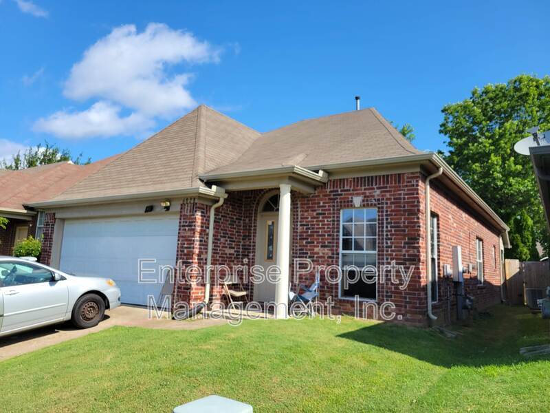 6828 Mikayla Ln – photo 1