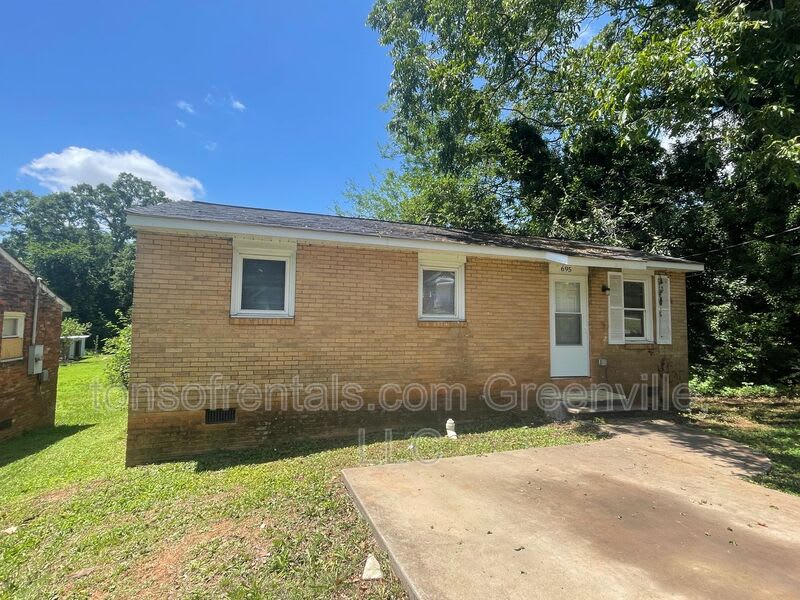 695 Saxon Ave – photo 1 of 8