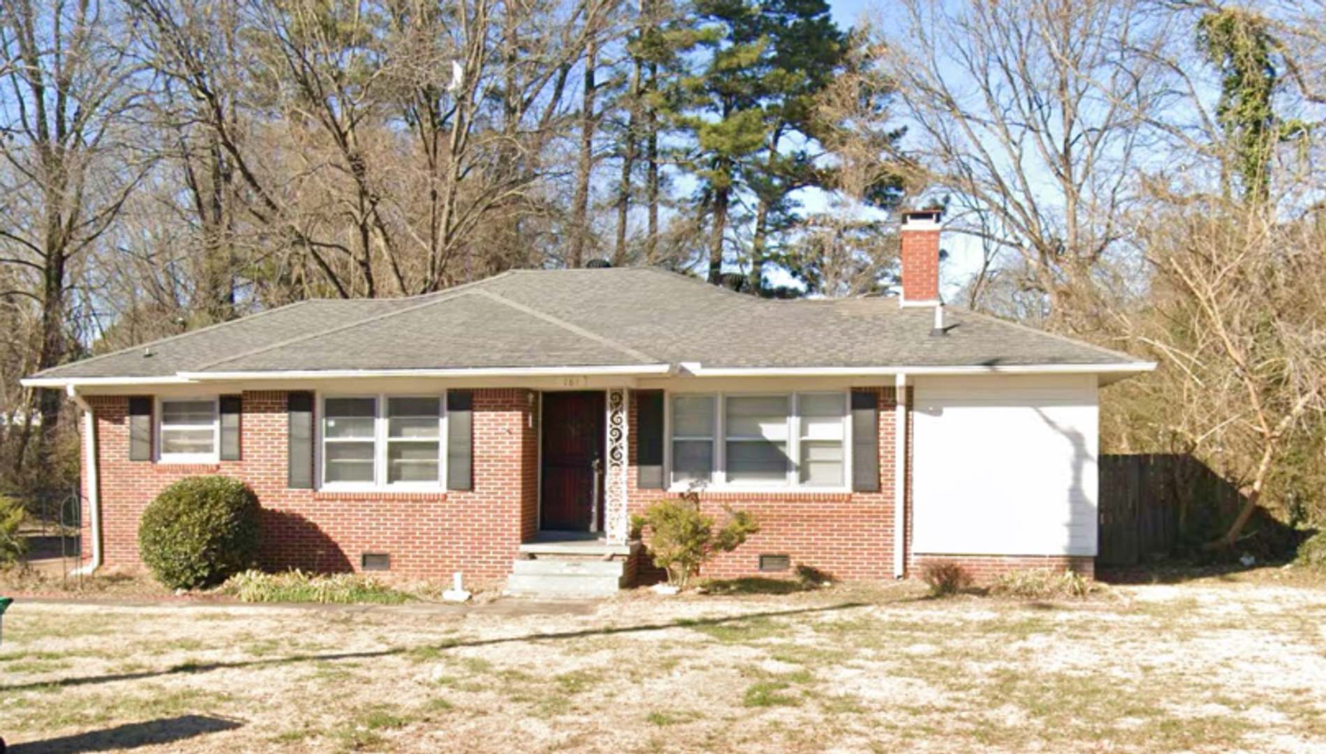 AVAILABLE NOW! 3 Bedroom 2 Bath – photo 1