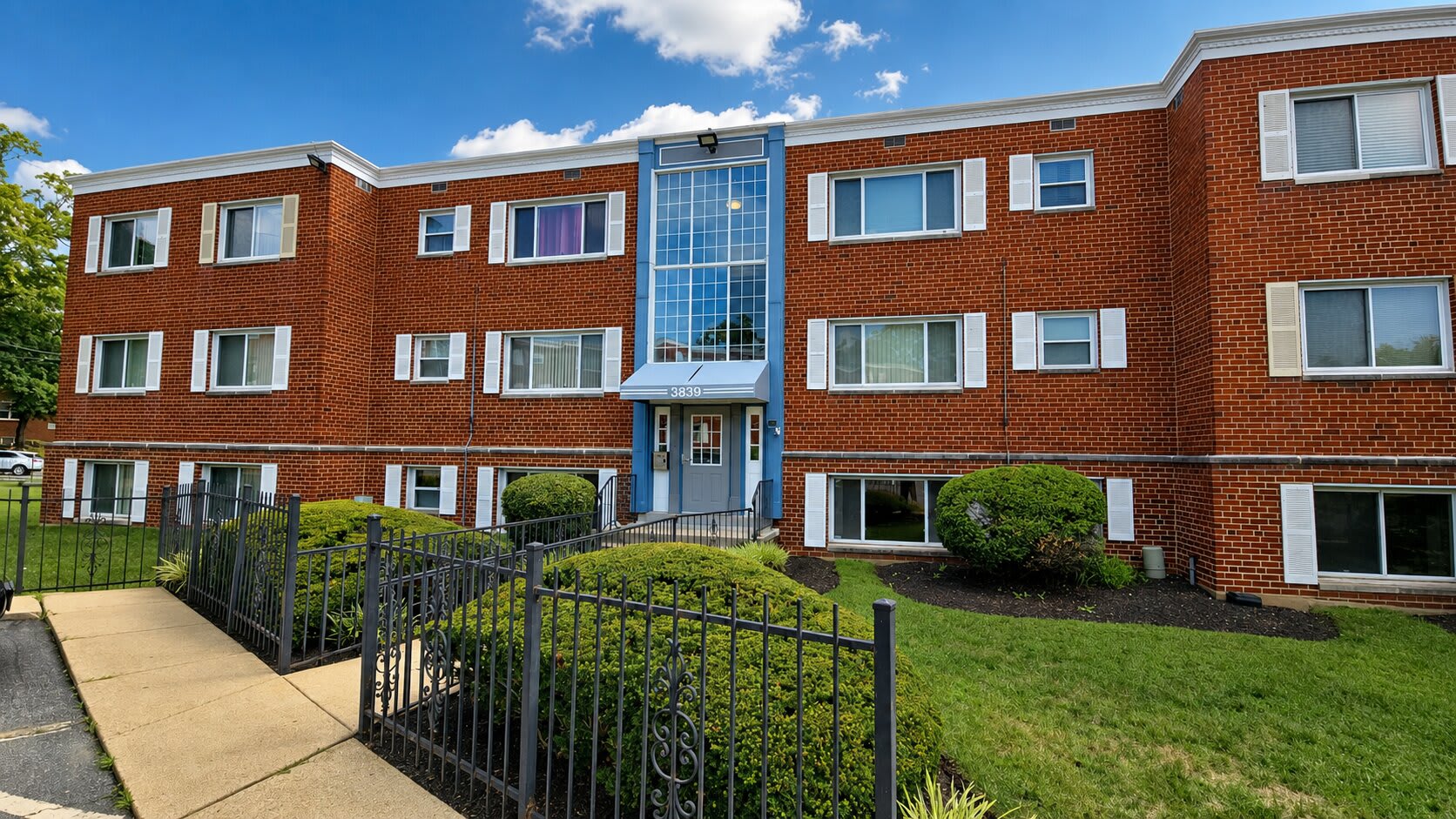 3839 Hamilton St – photo 1 of 238