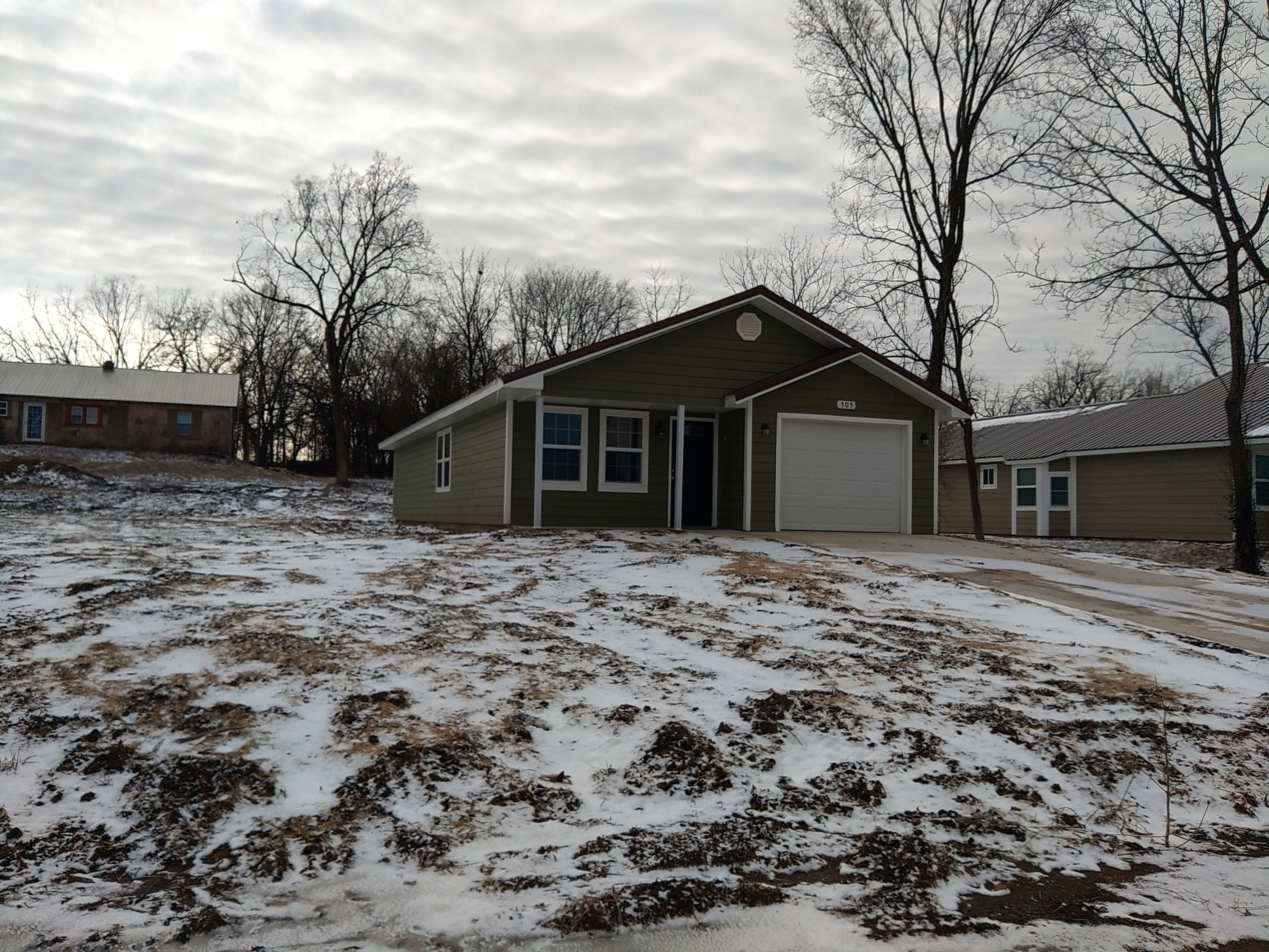 505 Apple St – photo 1 of 6