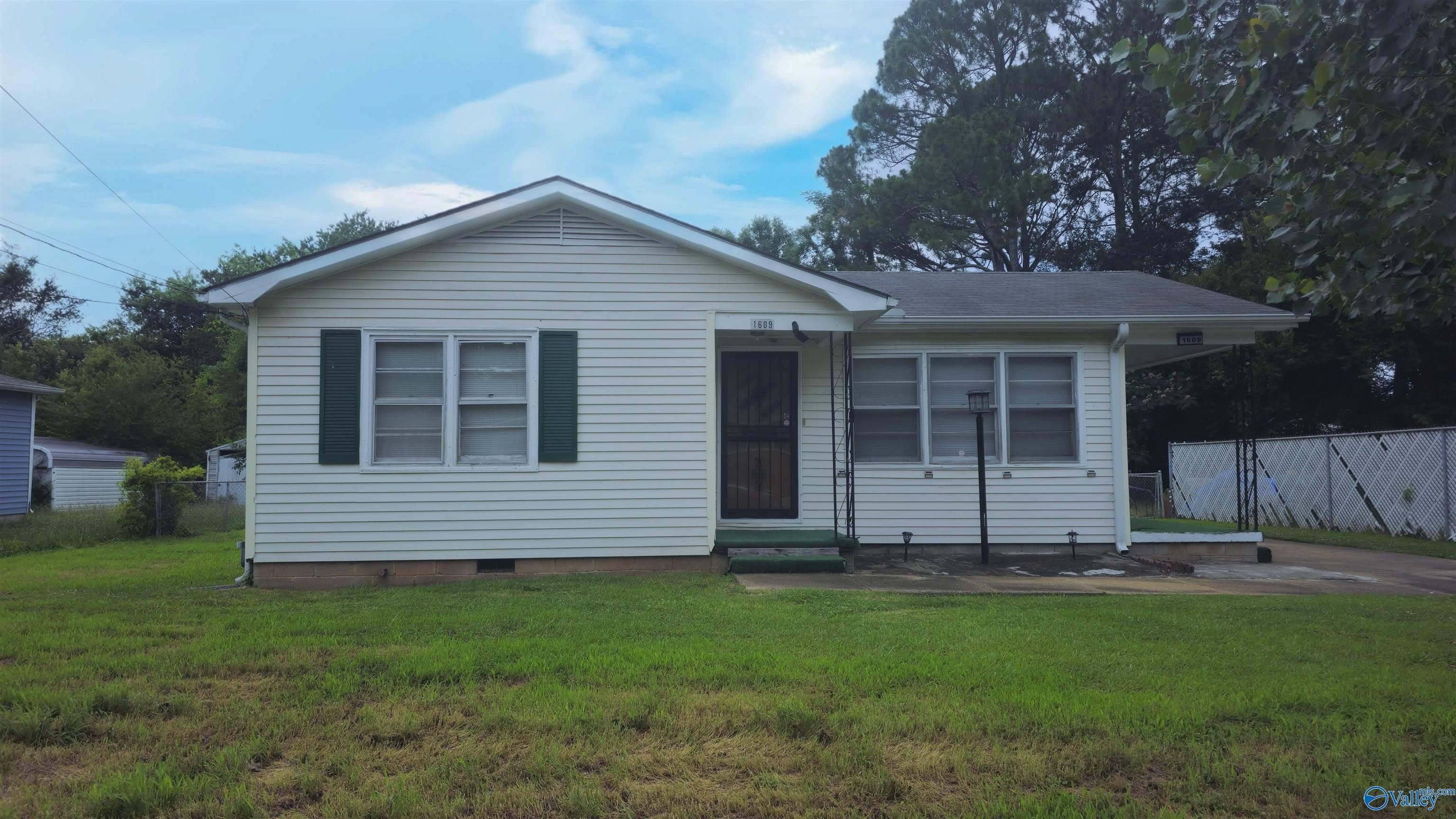 1609 Armstrong Street – photo 1