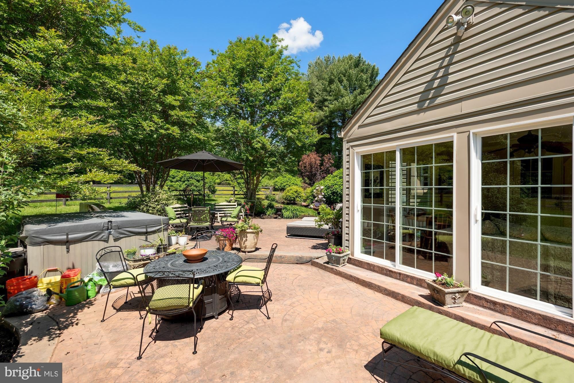 636 WALKER Road – photo 1 of 23