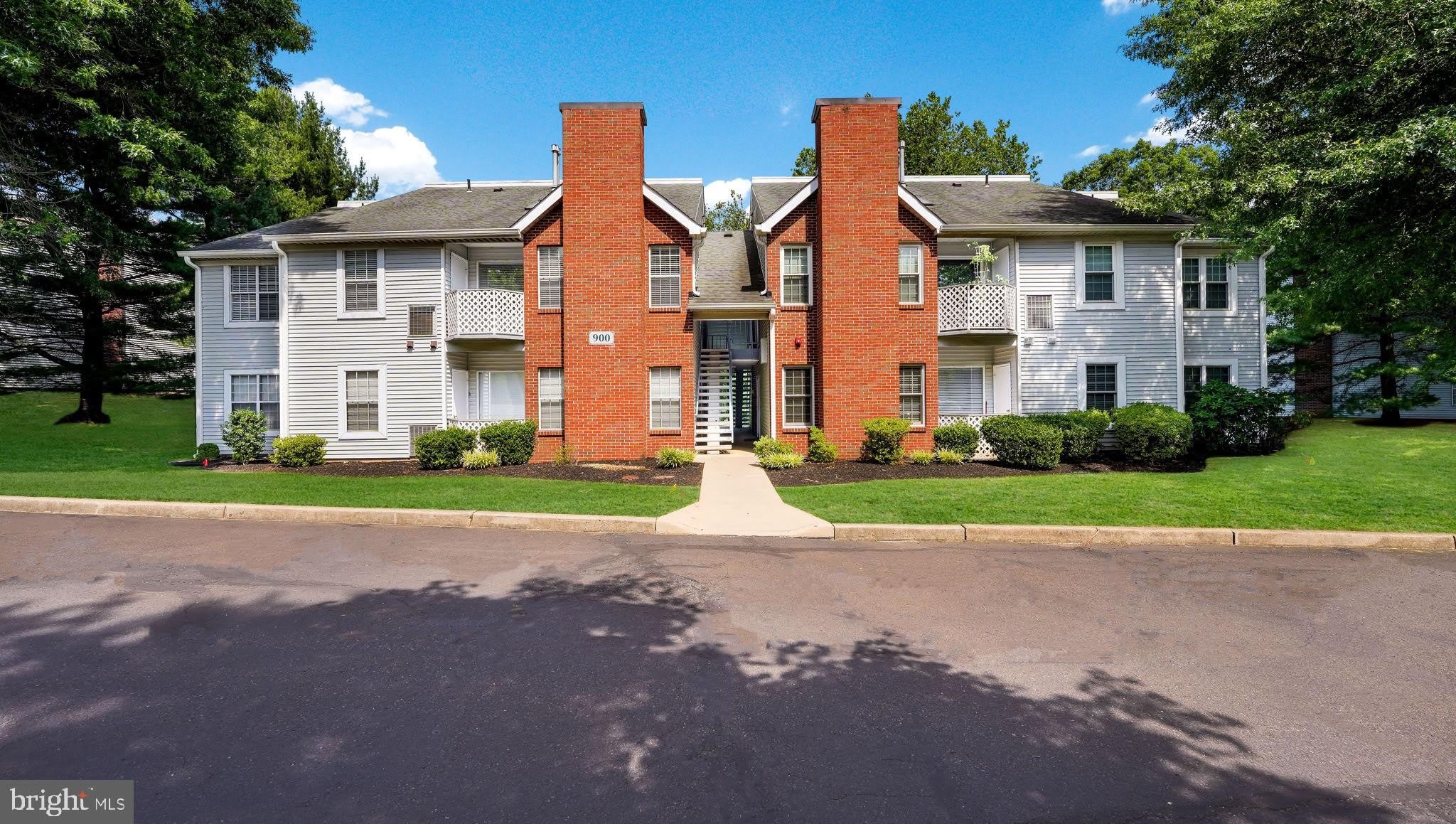 907 DIAMOND Drive – photo 1