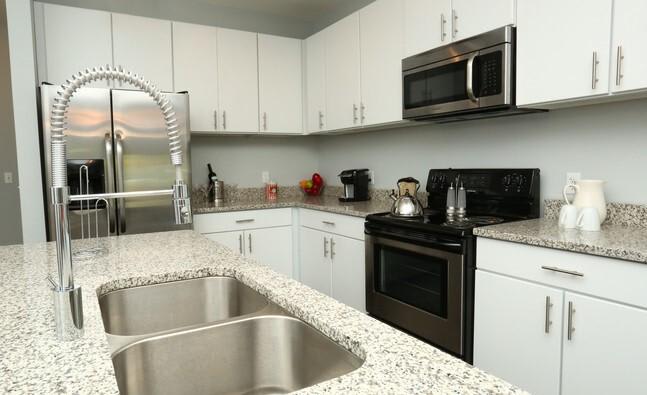 322 W Commerce St – photo 1