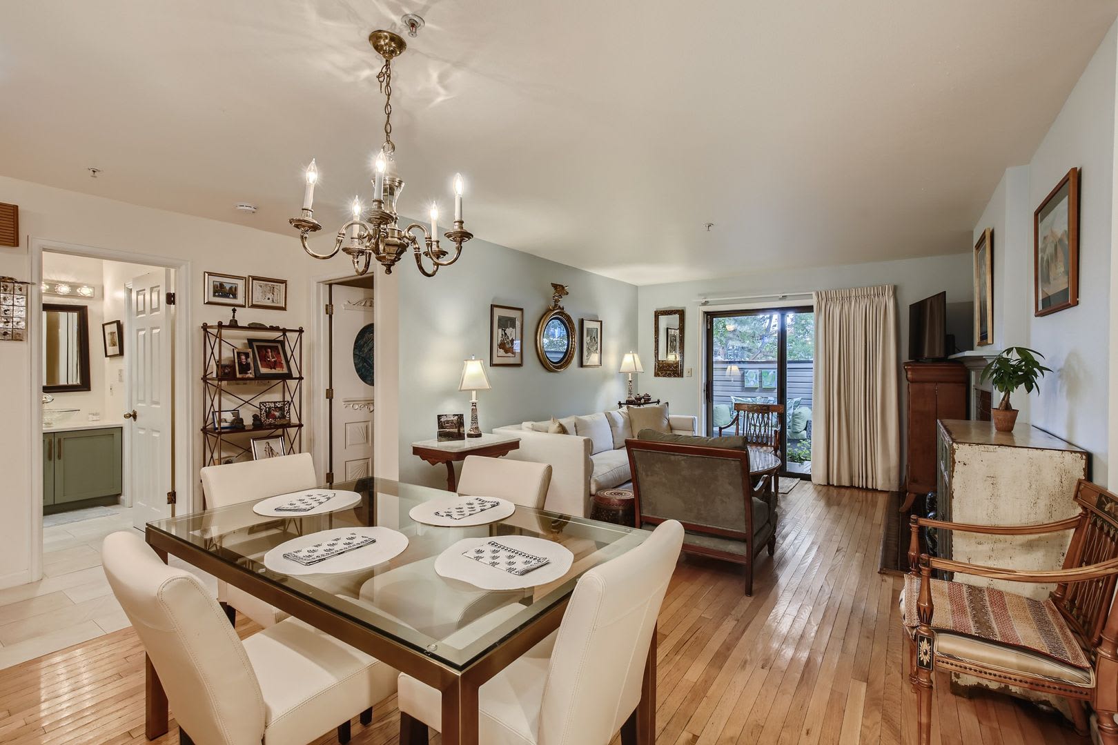 Ideal Downtown 1 Bdr Close To Shops Trails – photo 1