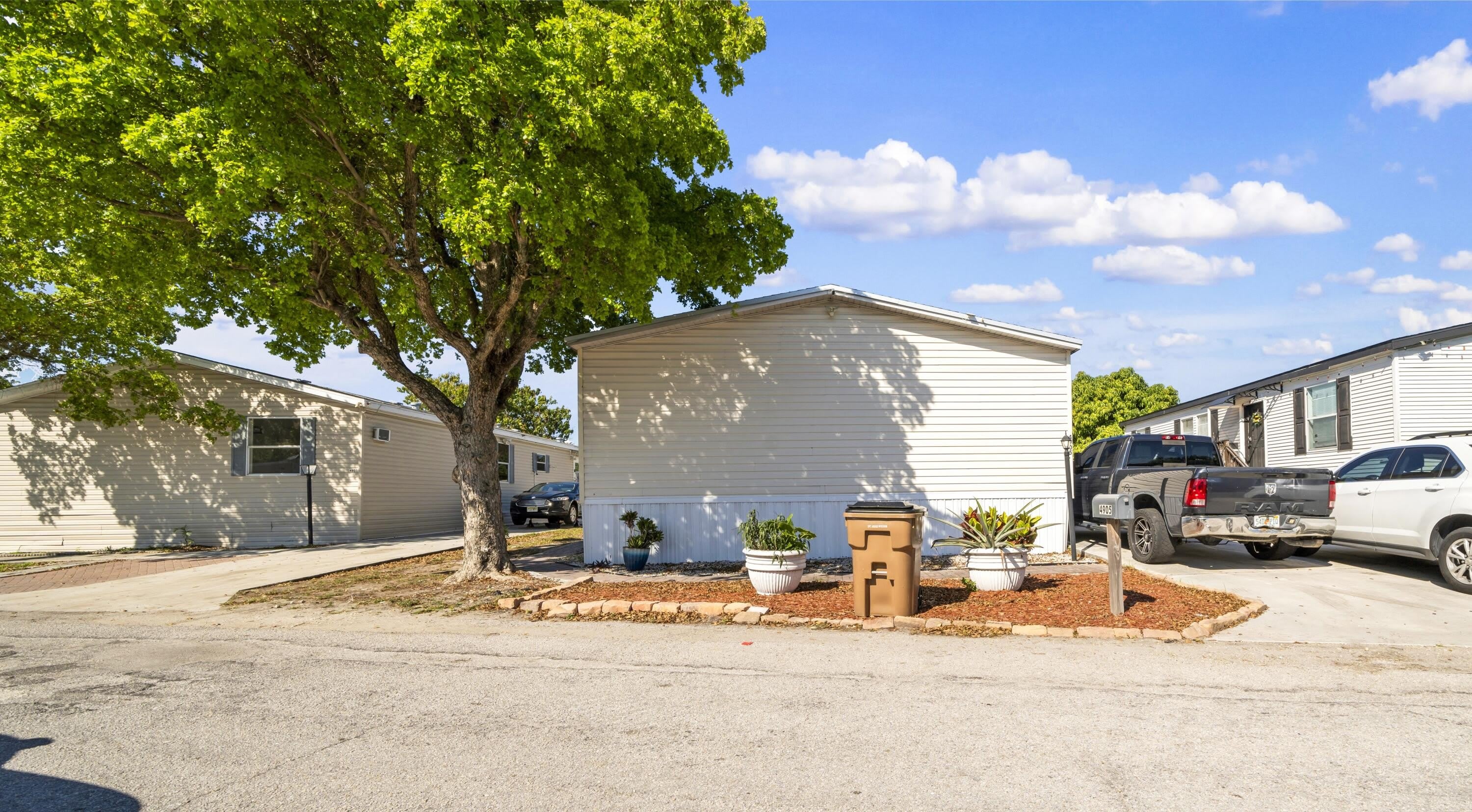 4905 NE 2nd Way – photo 1