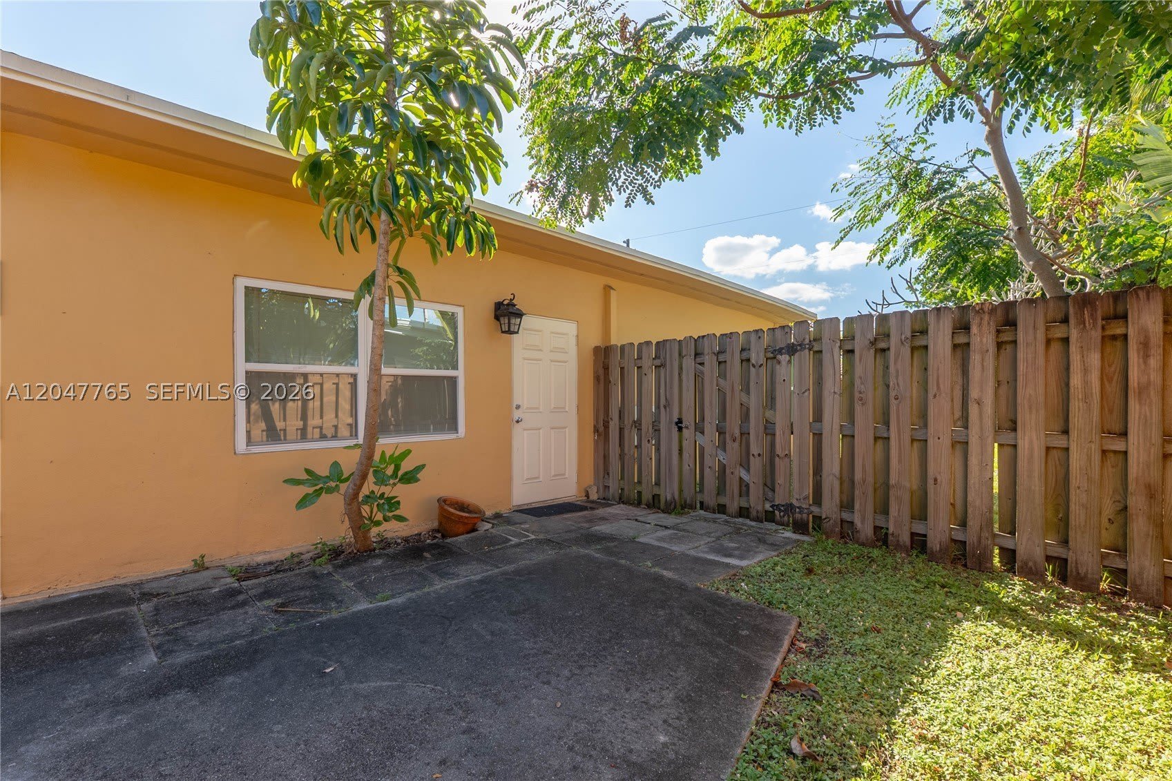 2621 SW 12th Ter – photo 1