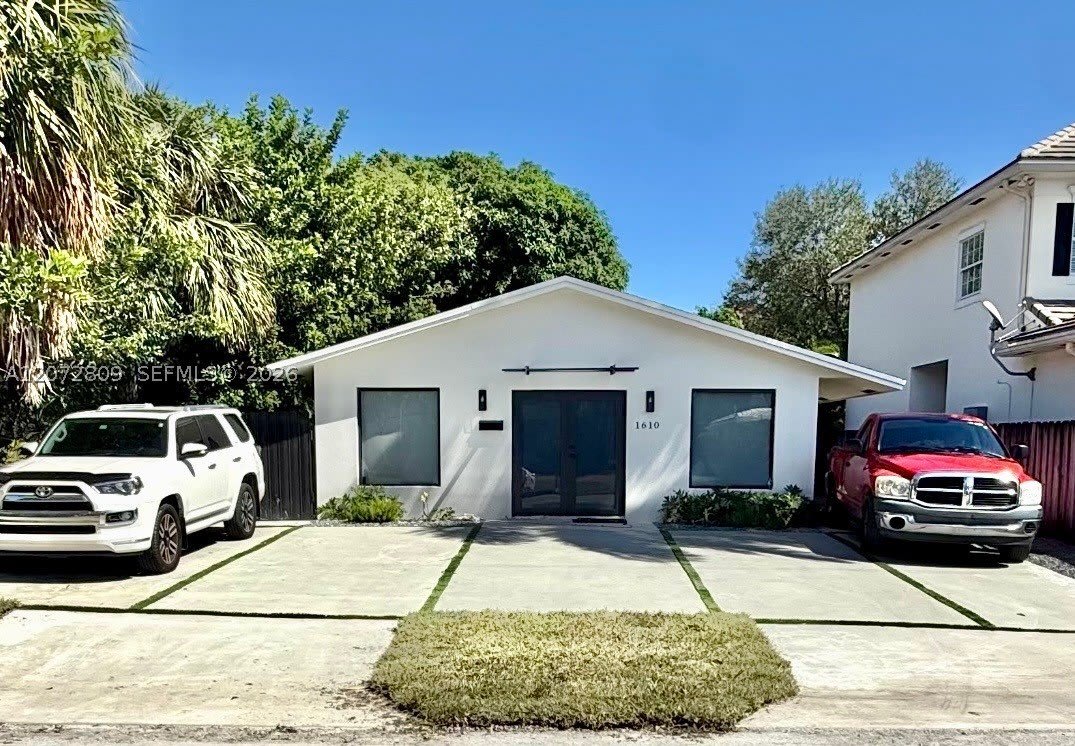1610 NE 17th Ave – photo 1