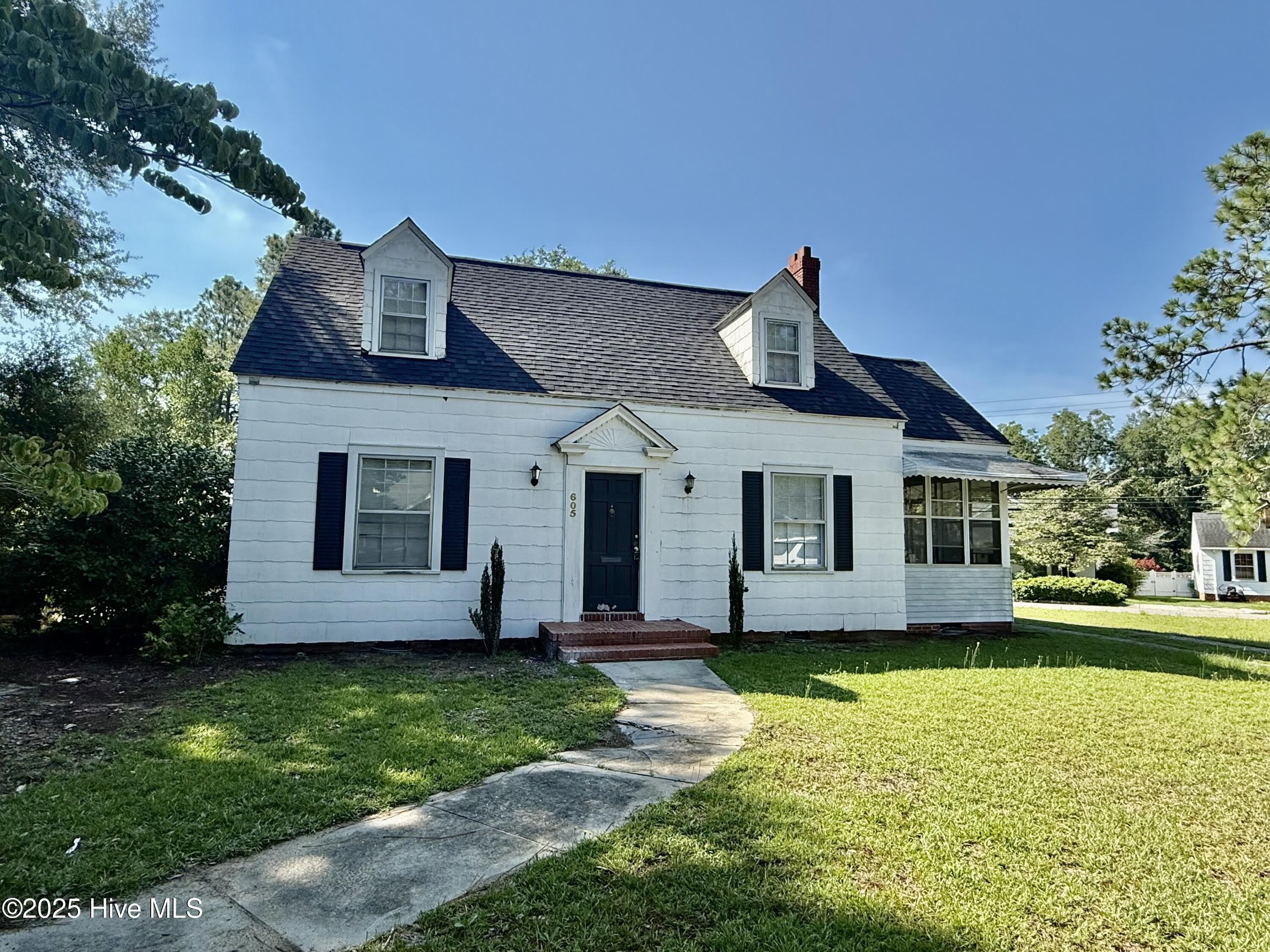 605 Entwistle Street – photo 1 of 12