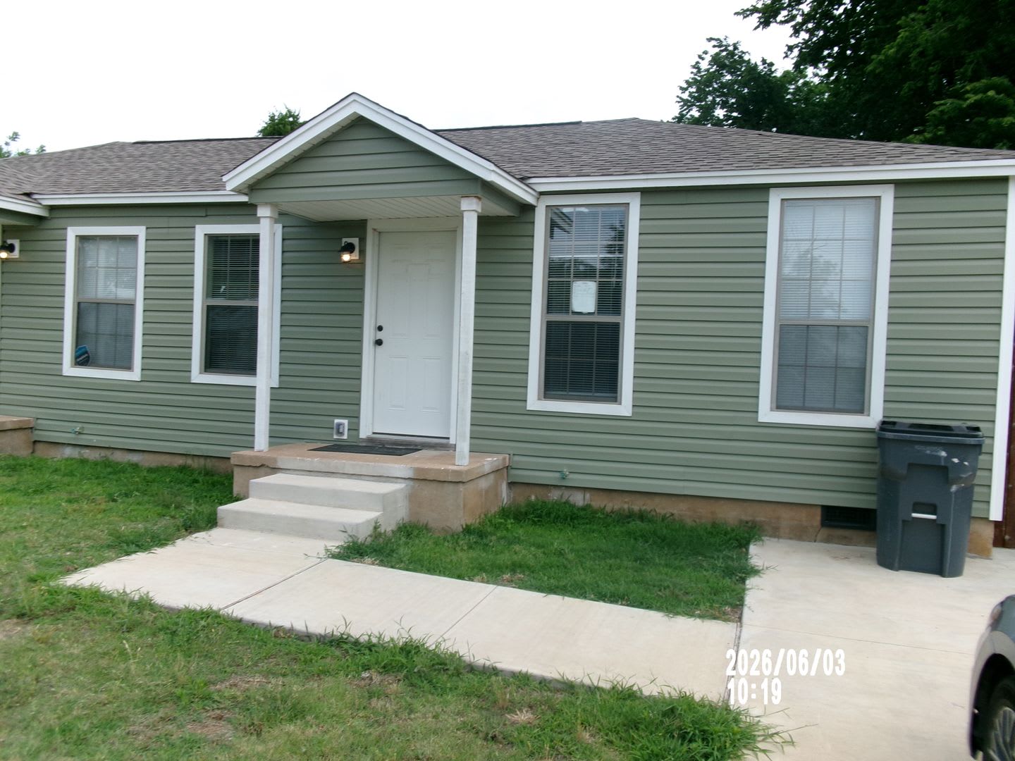 Charming 2-Bedroom, 1-Bath Duplex Near Cameron University – photo 1