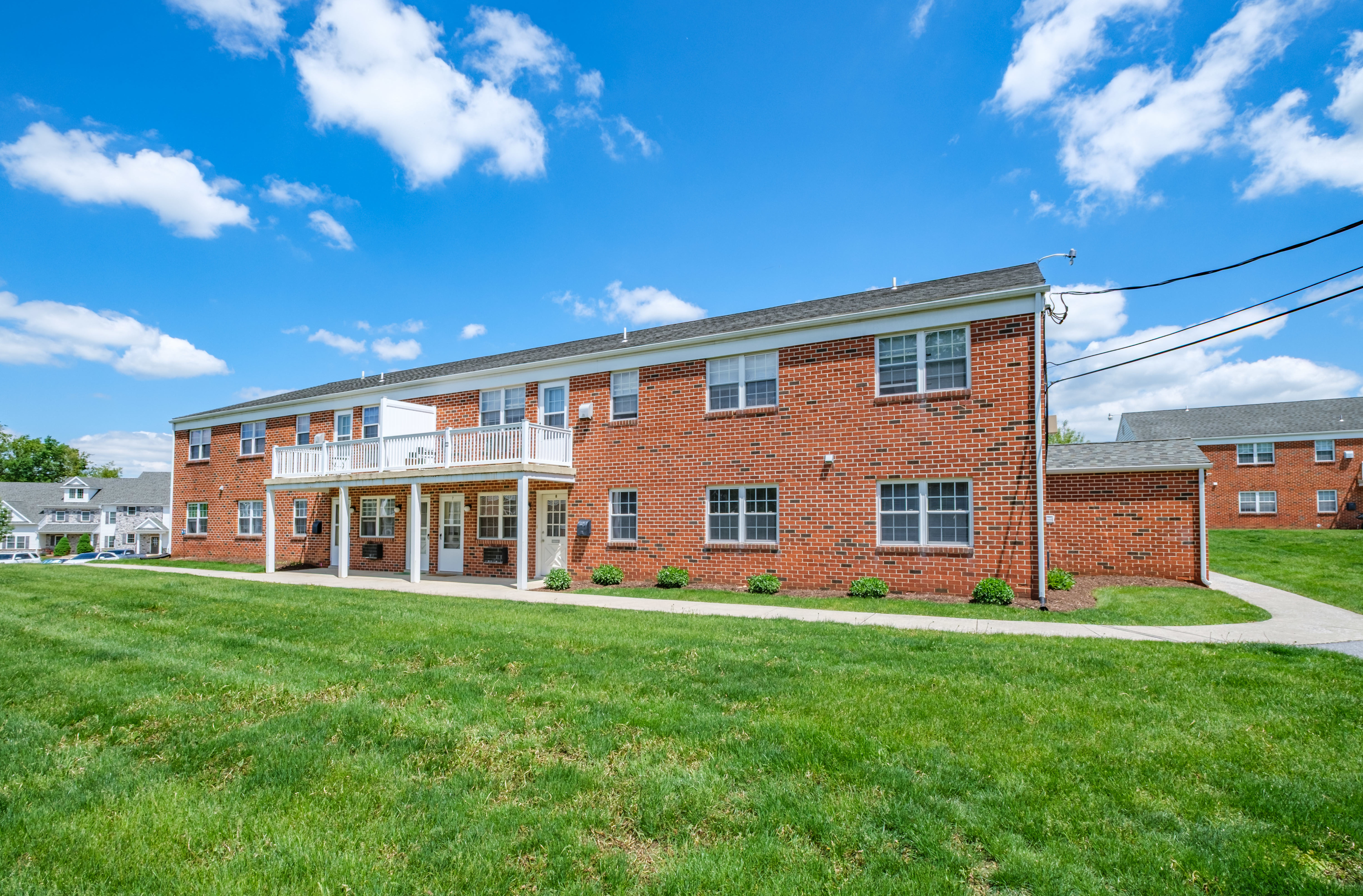 340 College Manor Ave Apt 4 – photo 1 of 10