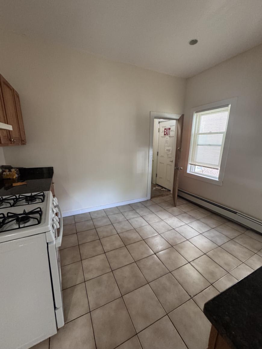 8 Dudley St – photo 1