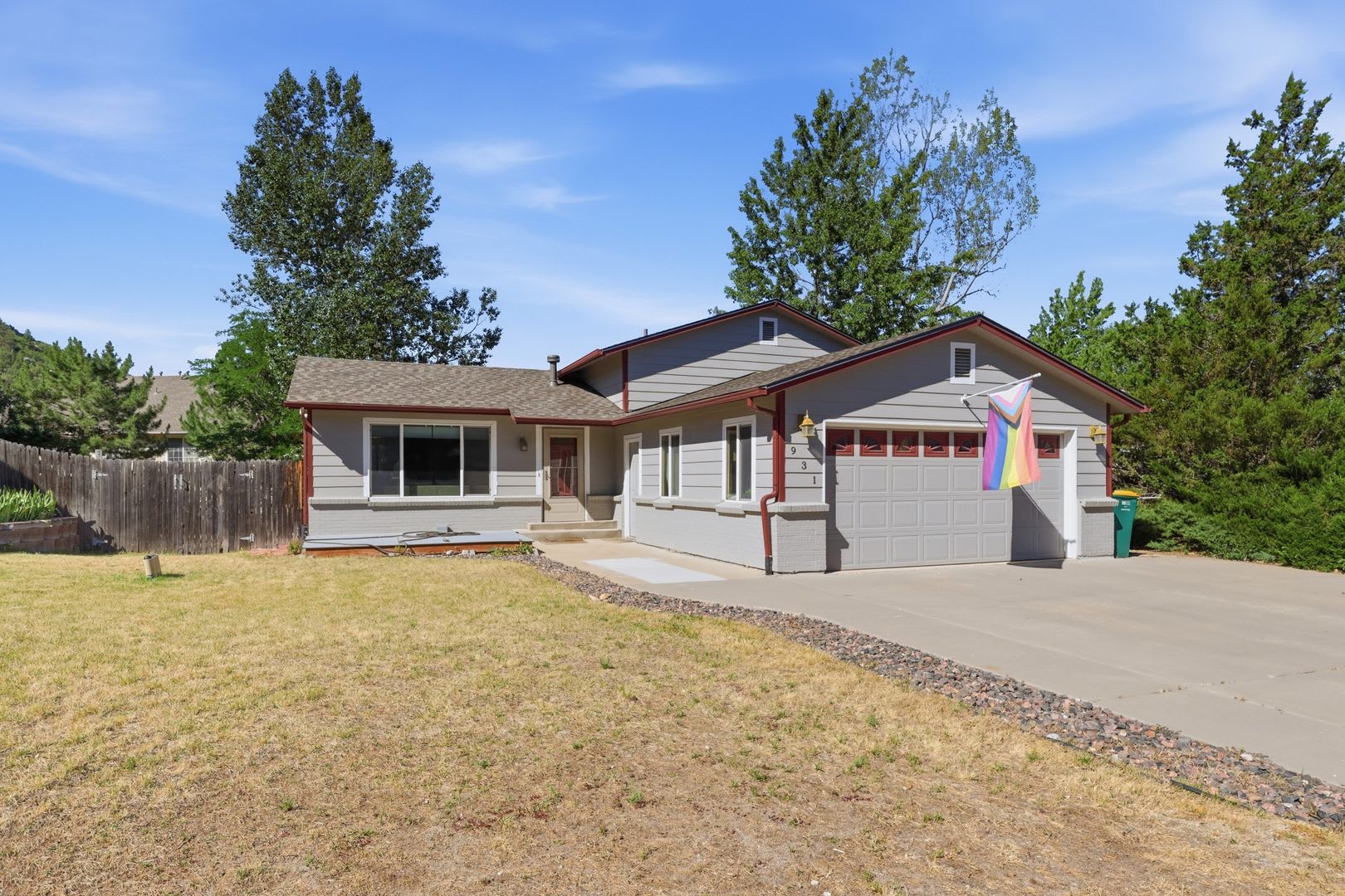 3 Bed 2 1 2 Bath Tri Level Near Downtown Castle Rock – photo 1 of 214