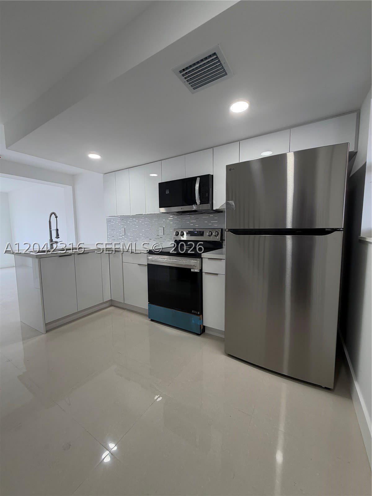 1551 W Okeechobee Rd – photo 1