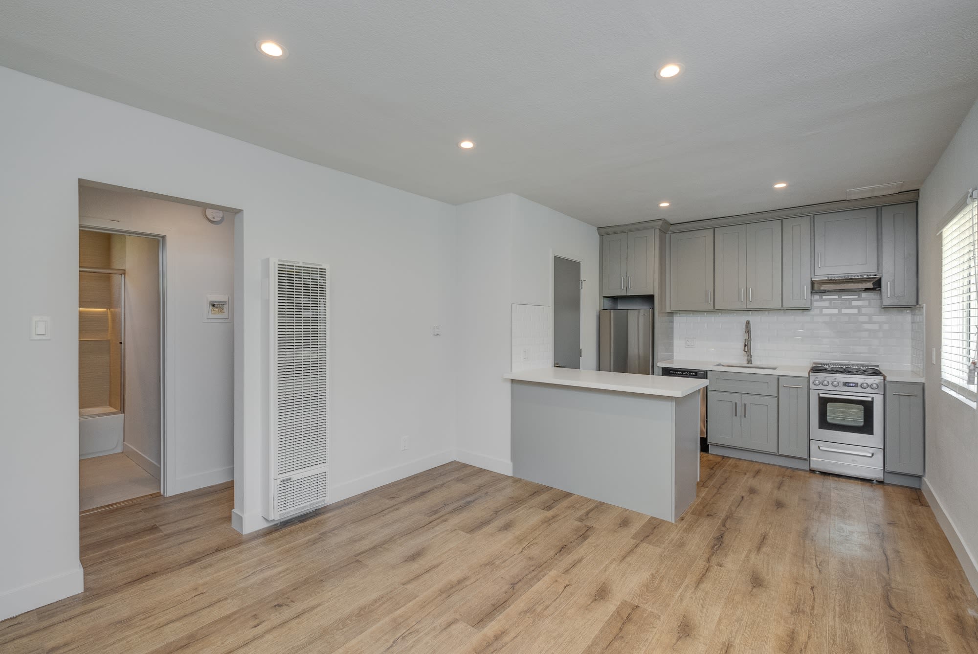 4140 & 4136 Grandview Blvd – photo 1