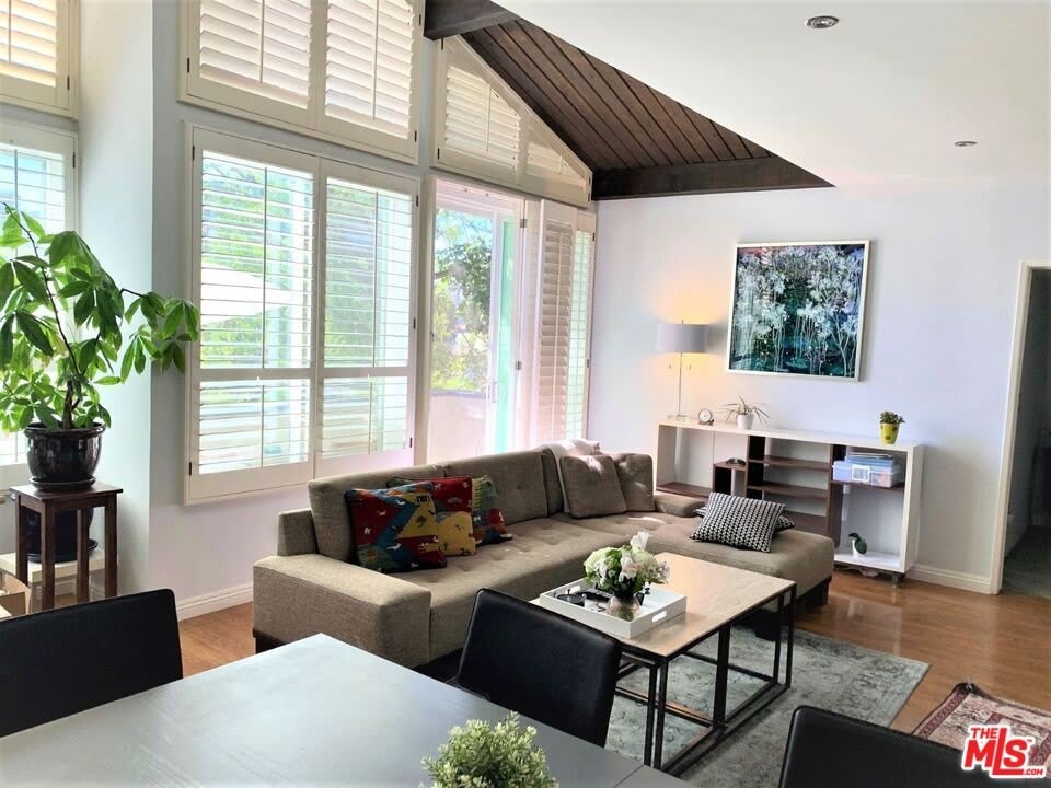 10800 Holman Ave – photo 1