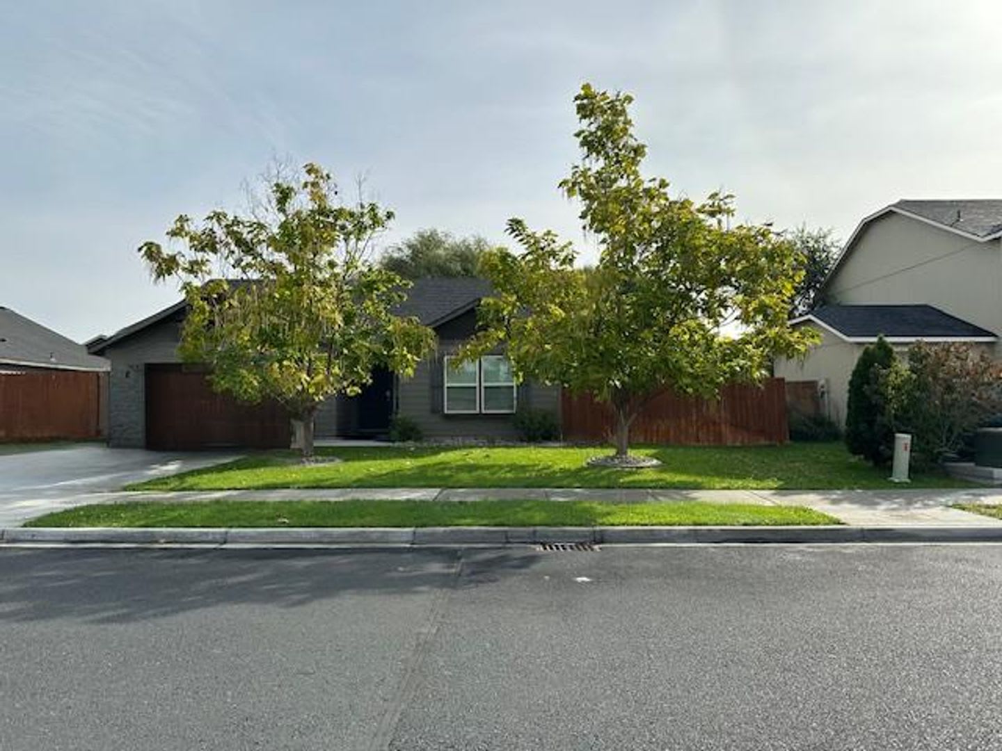 Three-bedroom House – photo 1