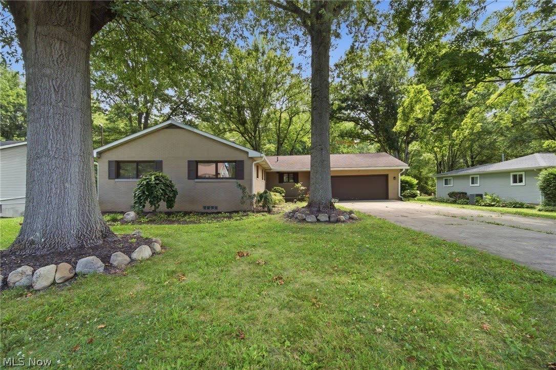1097 Oak Tree Road – photo 1 of 32