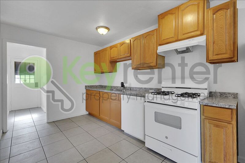 4806 Yosemite Avenue – photo 1 of 23