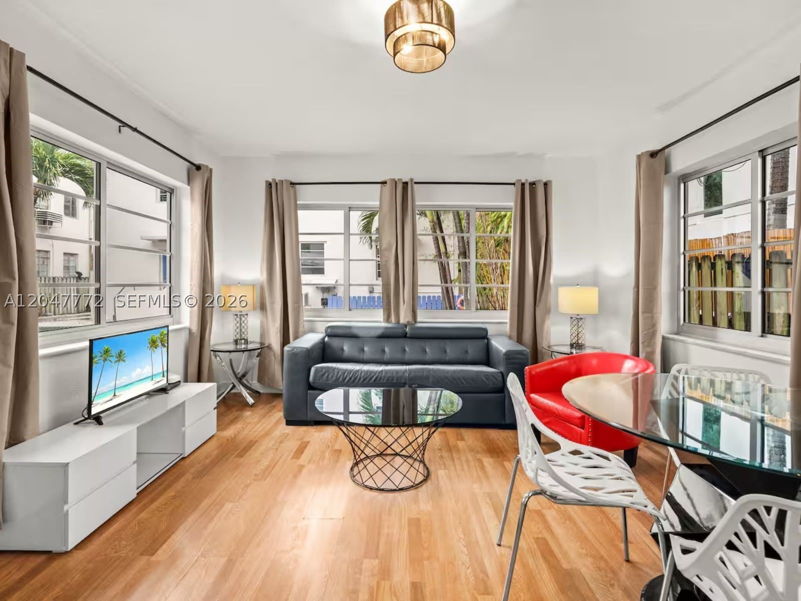 1032 Michigan Ave – photo 1