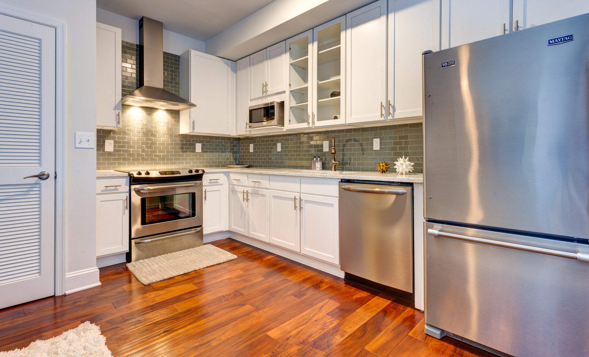 The James Apartments – photo 1