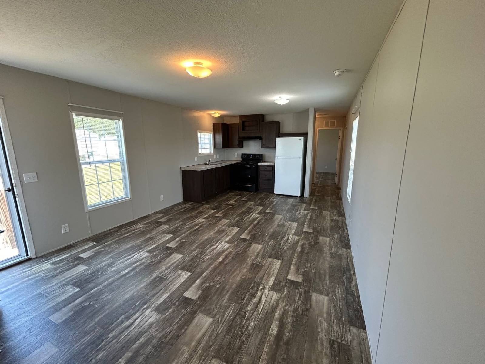 1106 Victoria St – photo 1 of 11