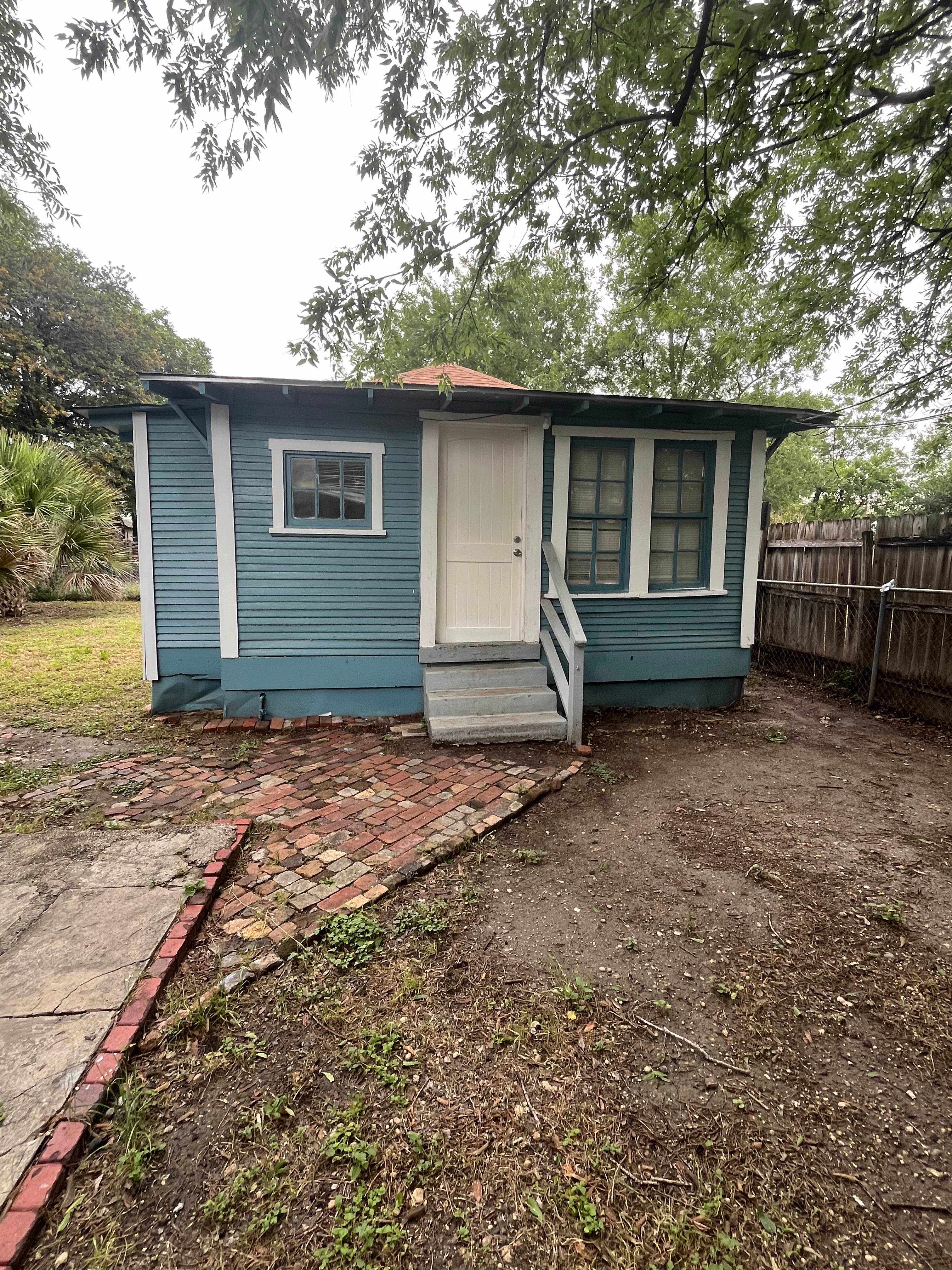 307 E Lambert St – photo 1