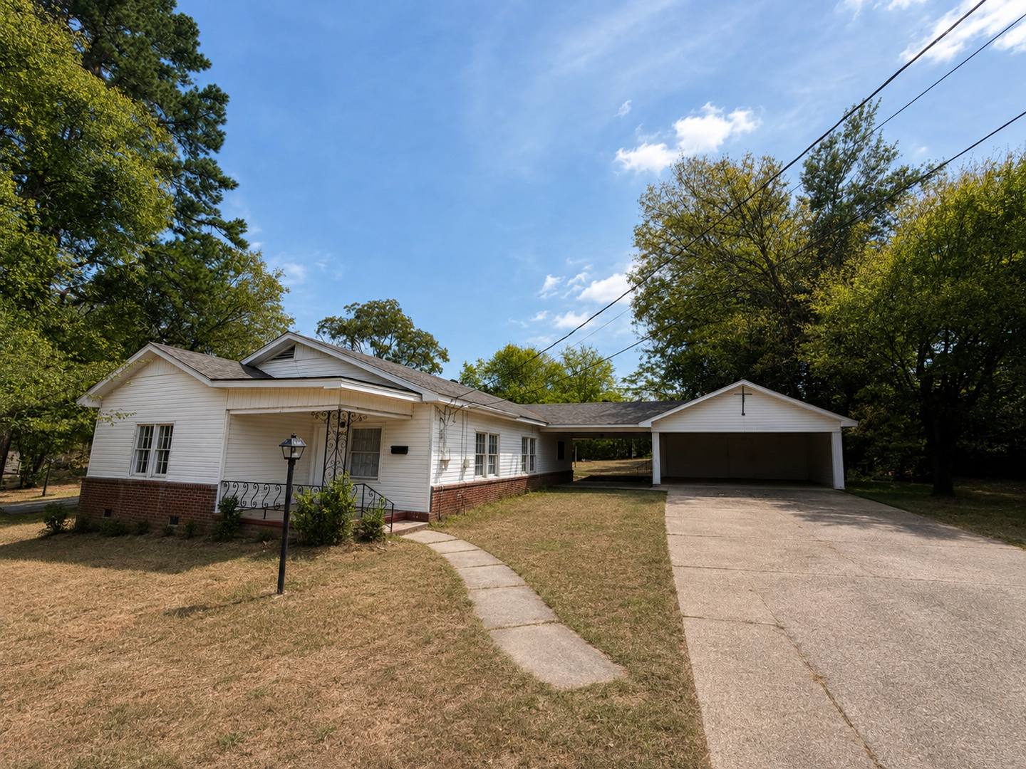 4 Bedrooms • 2 Bathrooms • $1,675/mo – photo 1
