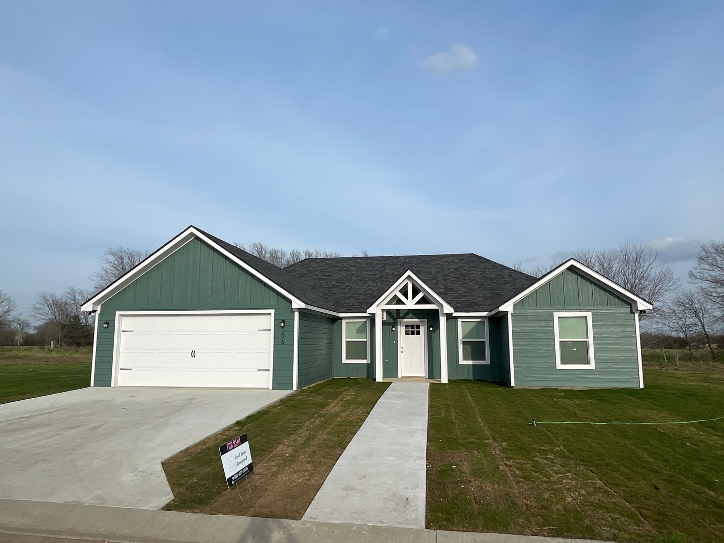 Adorable Home in Quiet Neighborhood – photo 1 of 7