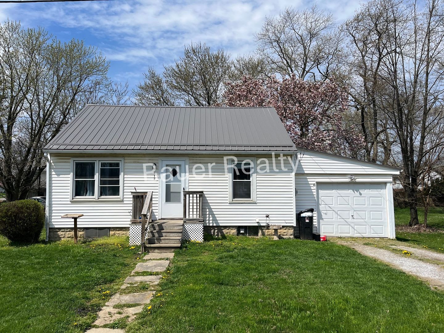 Two Bedroom Home With Attached Garage – photo 1